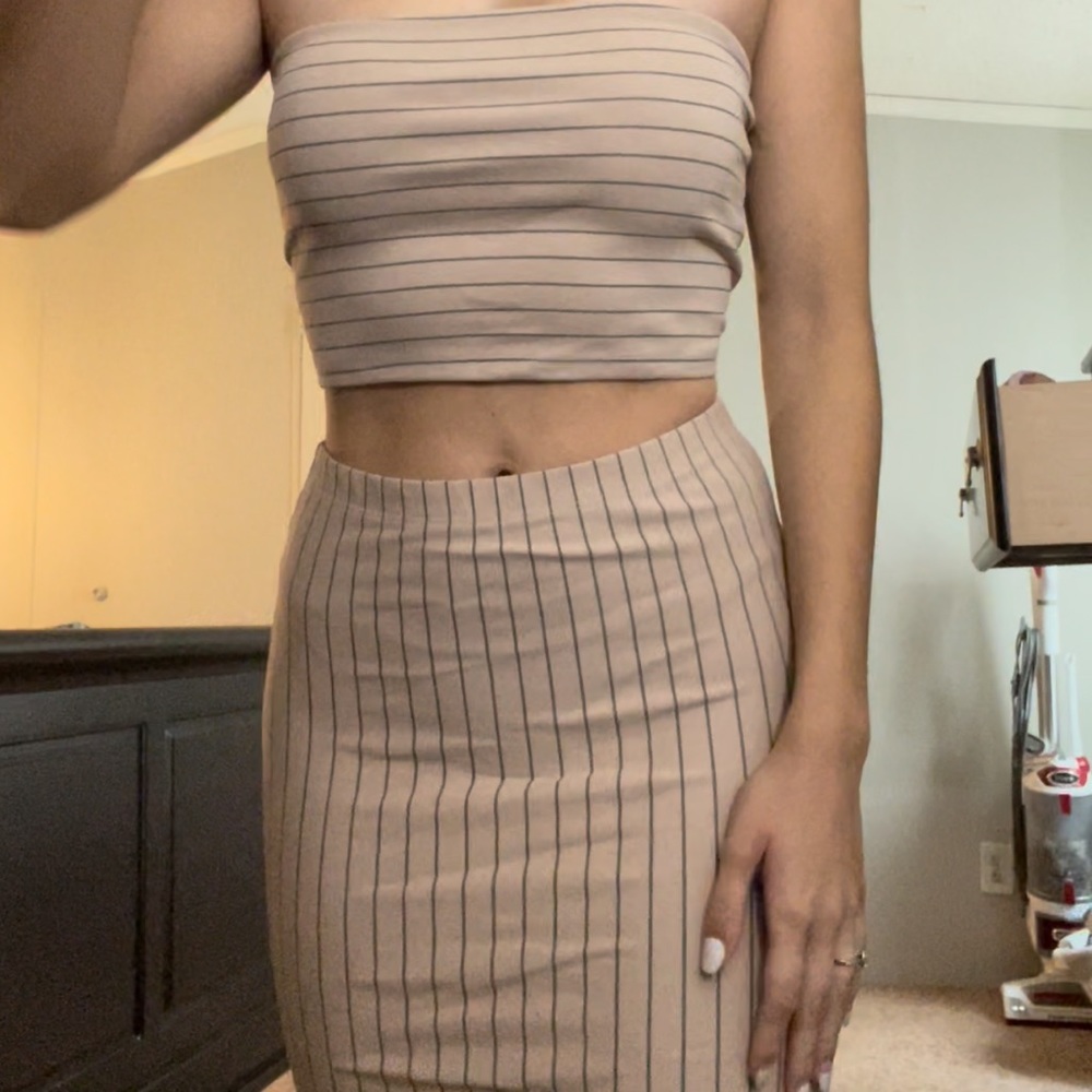 Fashion Nova two piece bandeaux and pencil skirt set (size small)